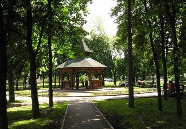 Парк дворца культуры «Дарница» в Киеве