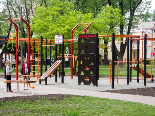 Парк дворца культуры «Дарница» в Киеве