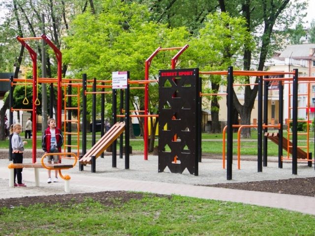Парк дворца культуры «Дарница» в Киеве
