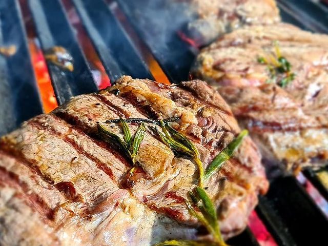 Мясной ресторан YAK на крилах в Киеве
