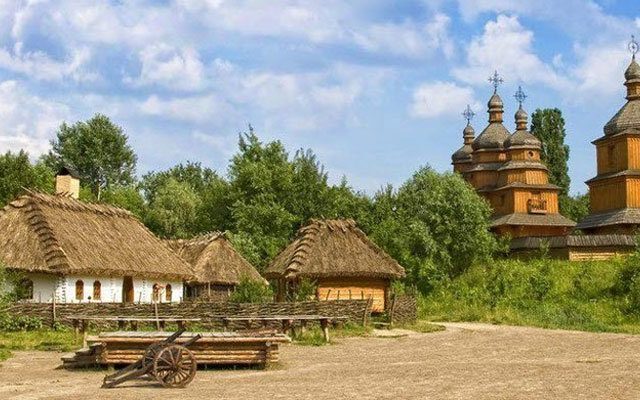 Мамаева слобода парк в Киеве