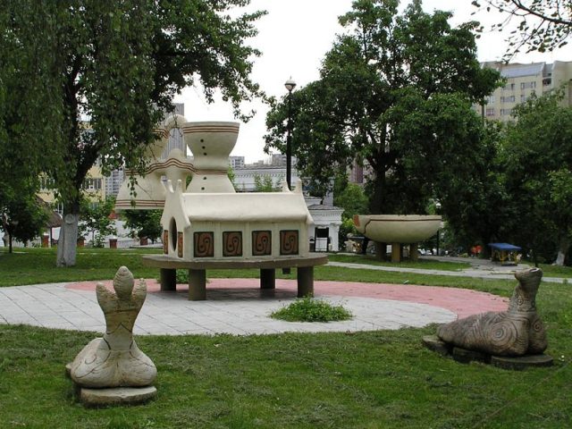 Мини-парк Трипольской культуры в Киеве