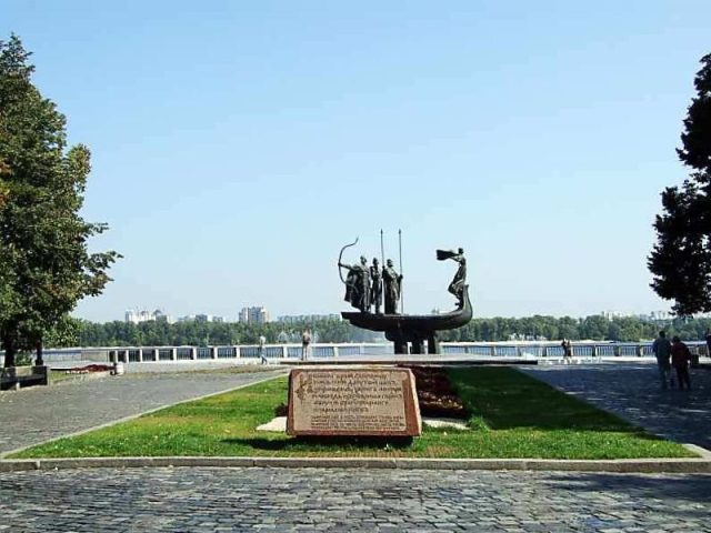 Наводницкий парк в Киеве