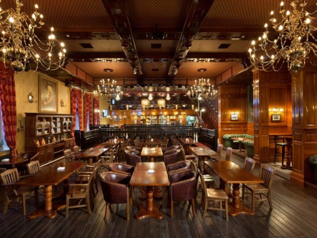 Пивной ресторан Fat goose pub (Жирный гусь) в Харькове