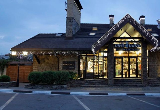 Ресторан-Гастромаркет LavShash Family Village в Харькове