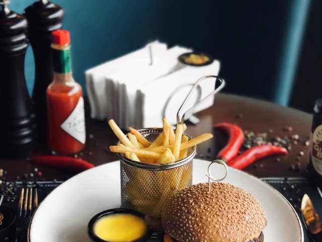 Ресторан Godz Hookah & Cocktails (Годз) в Киеве