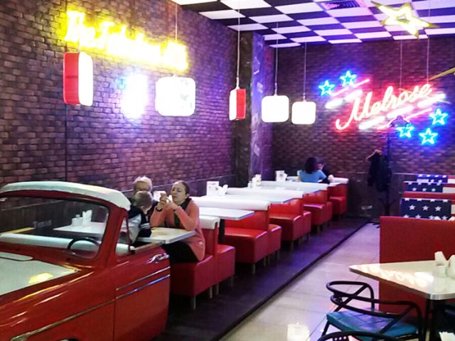 Ресторан Melrose (Мелроуз) на проспекте Богдана Хмельницкого в Днепре