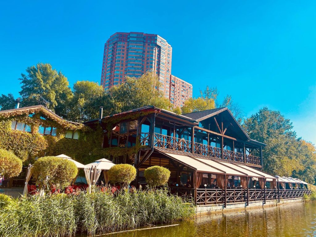 Restoratsyya "Shtandart" & "Rybnoe mesto" in Kyiv