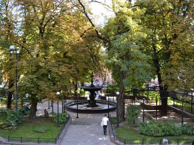 Золотоворотский сквер в Киеве
