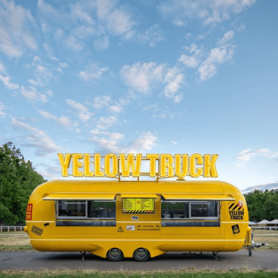 Cafe Yellow Truck na Stolychnom shosse in Kyiv