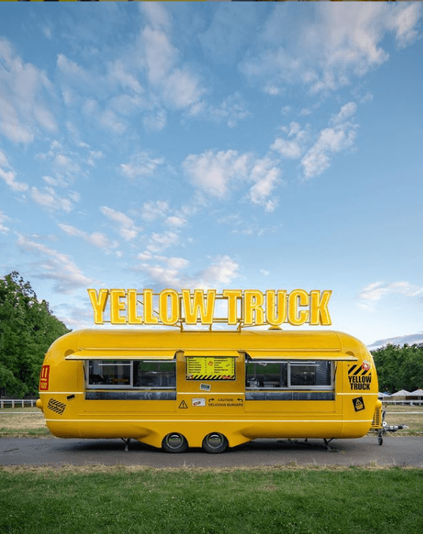 Cafe Yellow Truck na Stolychnom shosse in Kyiv
