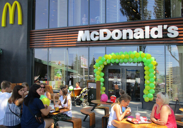 McDonald’s (МакДоналз) улица Гната Юры — фото 3