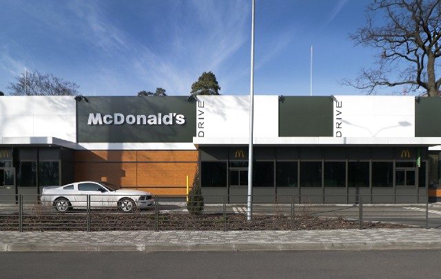 McDonald’s (МакДоналз) возле метро Житомирская — фото 2