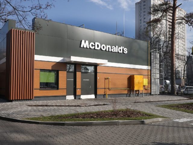 McDonald’s (МакДоналз) возле метро Житомирская — фото 3