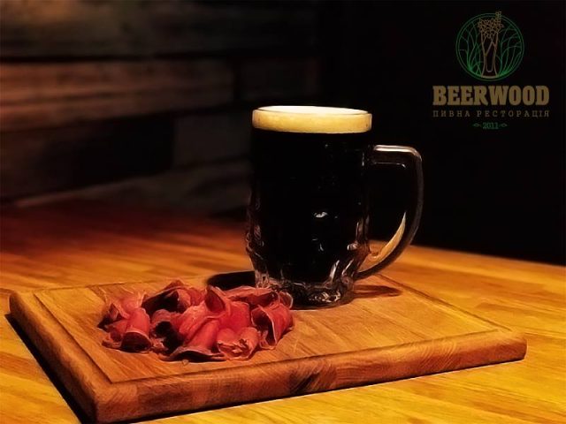 Паб Beerwood (Бирвуд) на ул. Саксаганського в Киеве