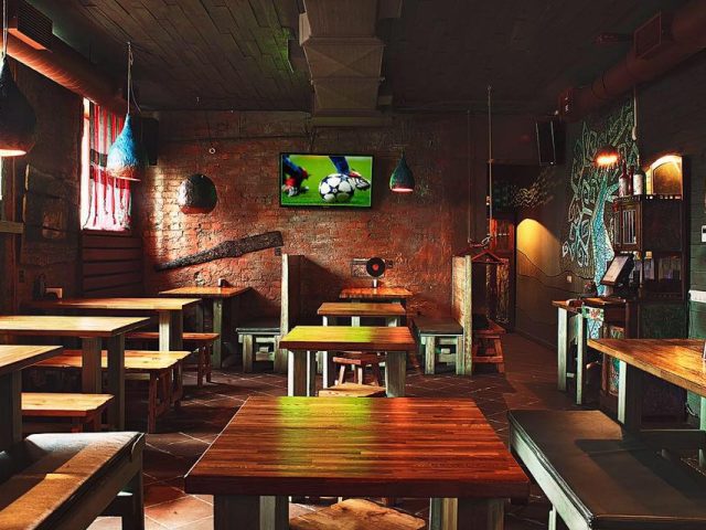 Паб Beerwood (Бирвуд) на ул. Телиги в Киеве