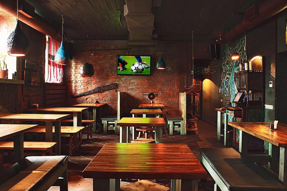 Паб Beerwood (Бирвуд) на ул. Телиги в Киеве