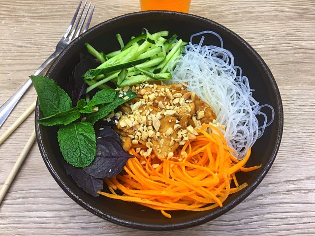 Ресторан азиатской кухни Noodle Doodle (Нудл Дудл) на улице Большая Васильковская в Киеве