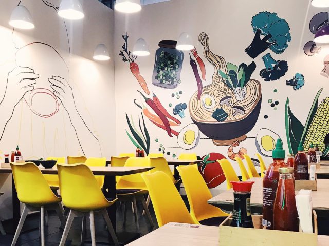 Restaurant azyatskoi cuisine Noodle Doodle (Nudl Dudl) v TRTs Avenue in Kyiv