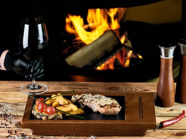 Бар Icon Bar Lounge | Дніпровська наб., 21