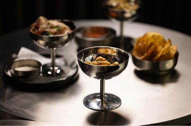 Бар KYI cocktail bar&shop | вул. Хрещатик, 38
