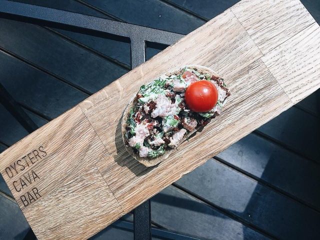 Бар Oysters Cava Bar | Оболонський просп., 1-Б