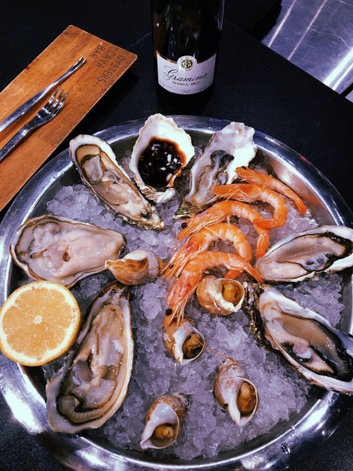 Бар Oysters Cava Bar | вул. Хрещатик, 38