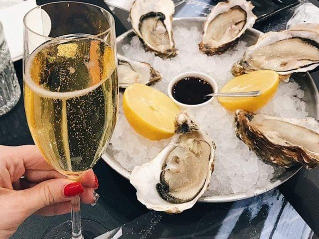 Бар Oysters Cava Bar | вул. Хрещатик, 38