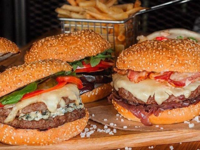Ресторан CASTA sushi&burger | вул. Володимира Мономаха, 3