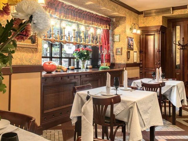 Restaurant Chornyi Kit | Heroiv Maidanu St, 4