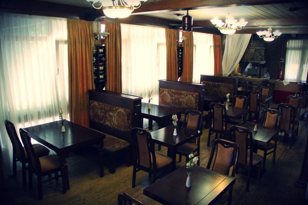 Restaurant Fliuger | Sichovykh Striltsiv St, 18