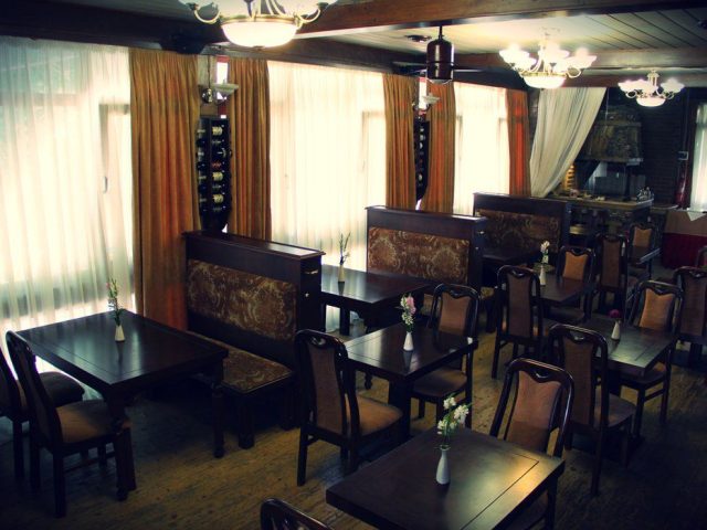 Restaurant Fliuger | Sichovykh Striltsiv St, 18