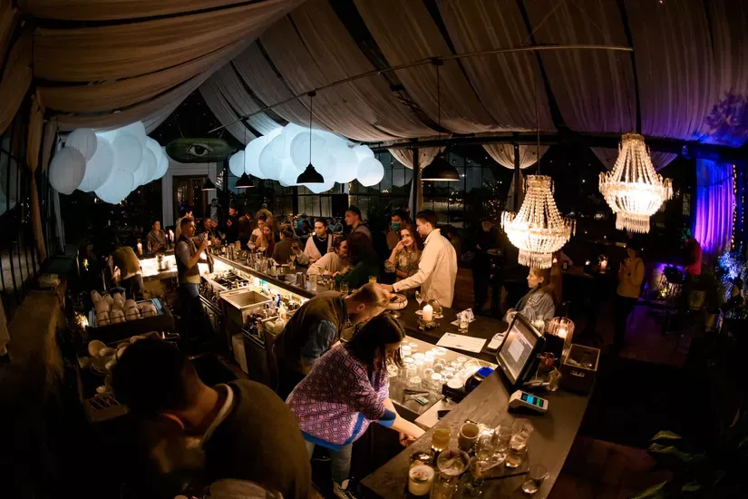 Бар Hendrick’s Bar | вул. Богдана Хмельницького