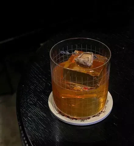 Бар Hendrick’s Bar | вул. Богдана Хмельницького