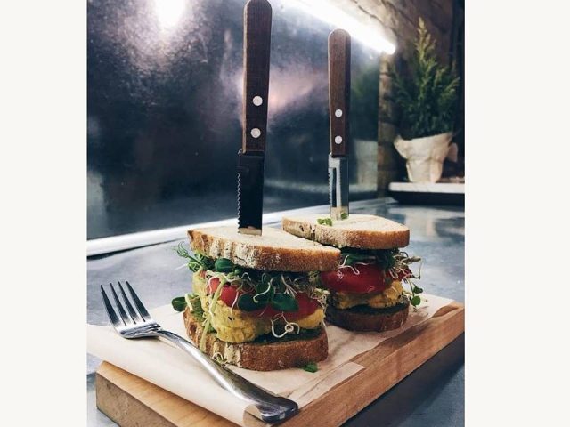 Cafe B12 Candy Bar | Mezhyhirska St, 26/24