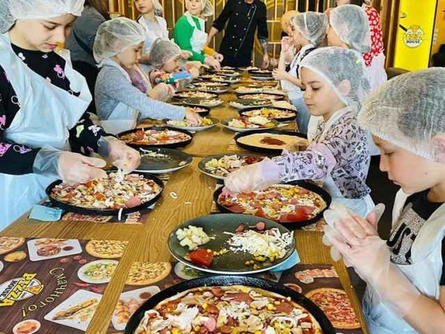 Cafe Pizza House | Mykoly Bazhana Ave, 14
