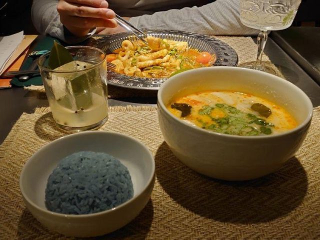 Кафе Кастрюлька утюга варит рис | вул. Магдебурзького Права