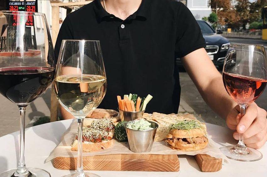 Бар Like a local's wine bar | вул. Січових Стрільців, 26