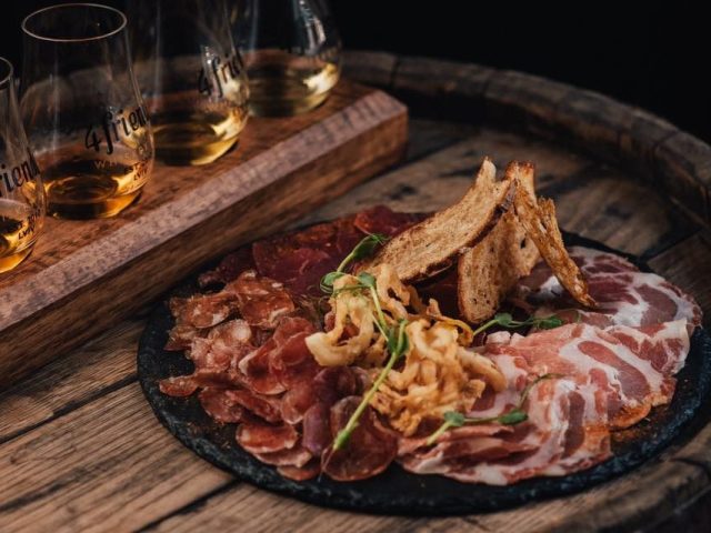 Паб 4friends Whiskey Pub | ул. Джохара Дудаева, 2