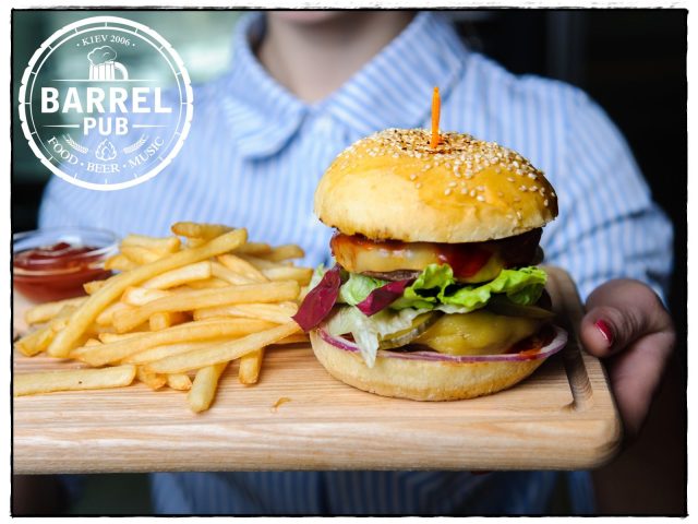 Паб Barrel Pub | Соломʼянська пл., 2