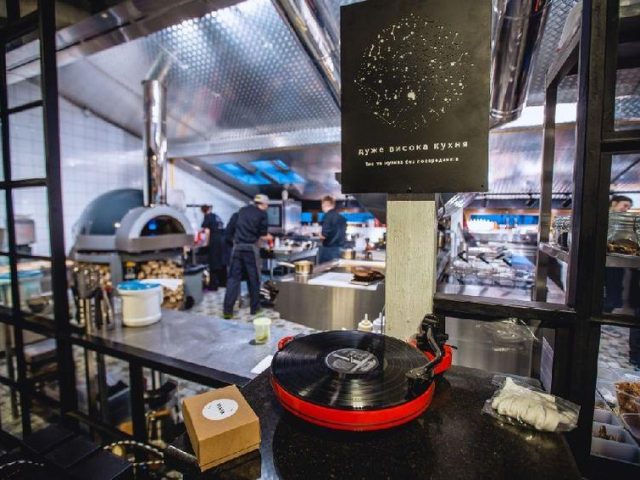 Ресторан Pretty High Kitchen | пл. Ринок, 14