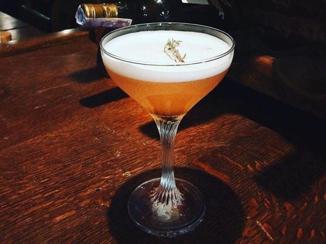Паб Queen’s Pub | вул. Антоновича, 3-А