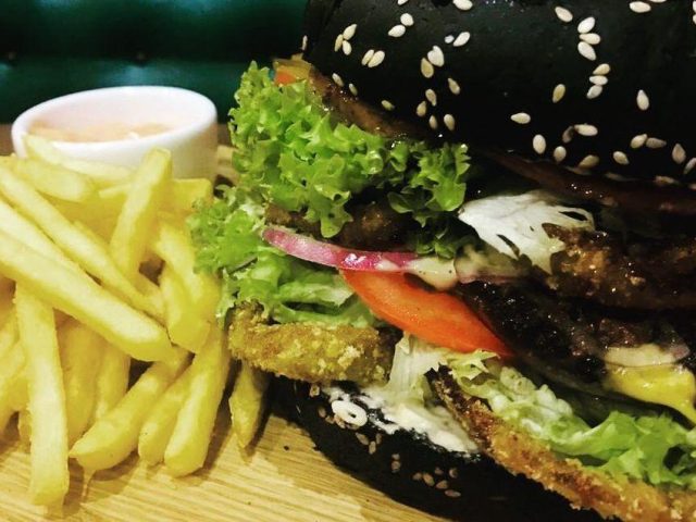 Паб Queen’s Pub | вул. Антоновича, 3-А