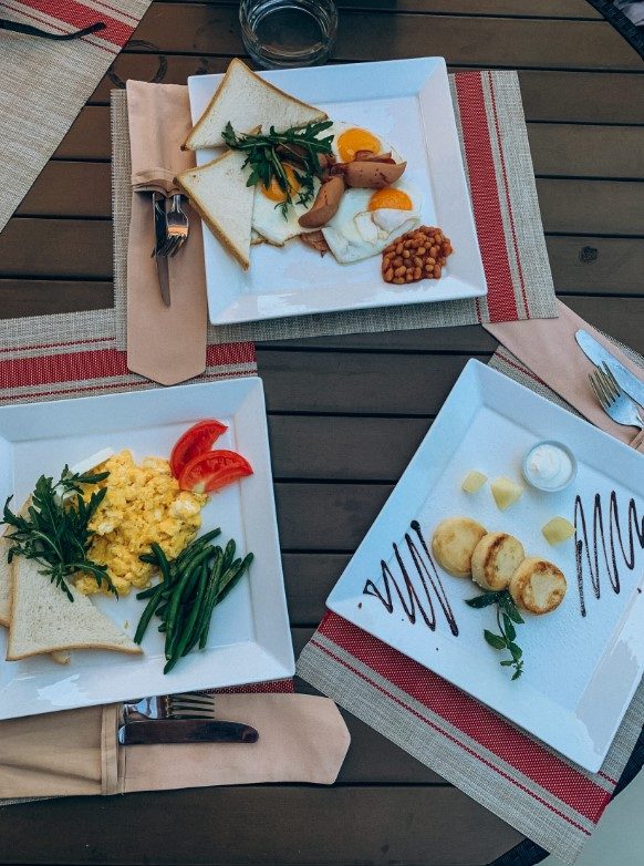Restaurant Dacha | Molodizhna St, 7b