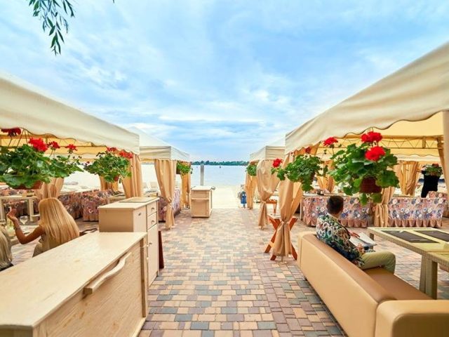 Ресторан Днепровская ривьера | Лютнева вул., 58