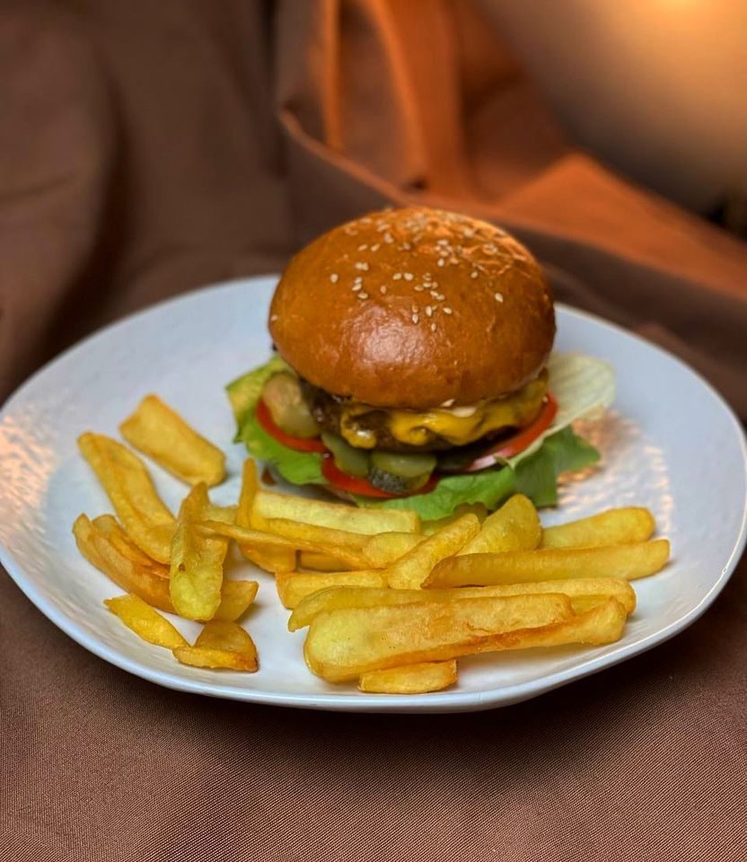 Ресторан Food & Bar | Соломʼянська вул., 16