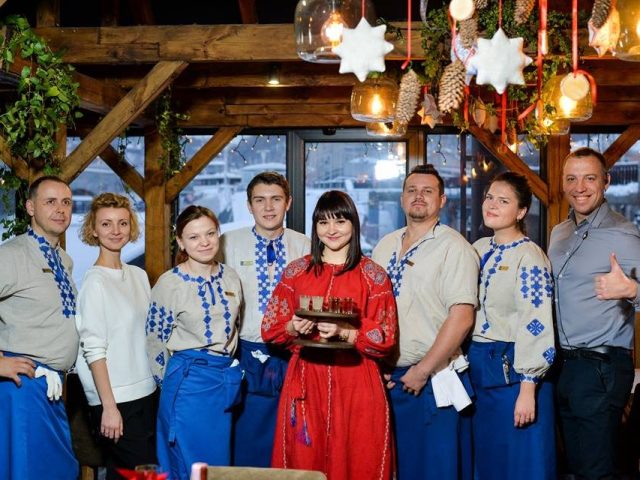 Ресторан Хуторець на Дніпрі | Набережно-Хрещатицька вул., 10-А