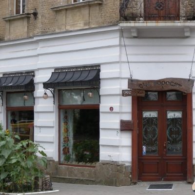 Ресторан Сім поросят | вул. Степана Бандери, 9