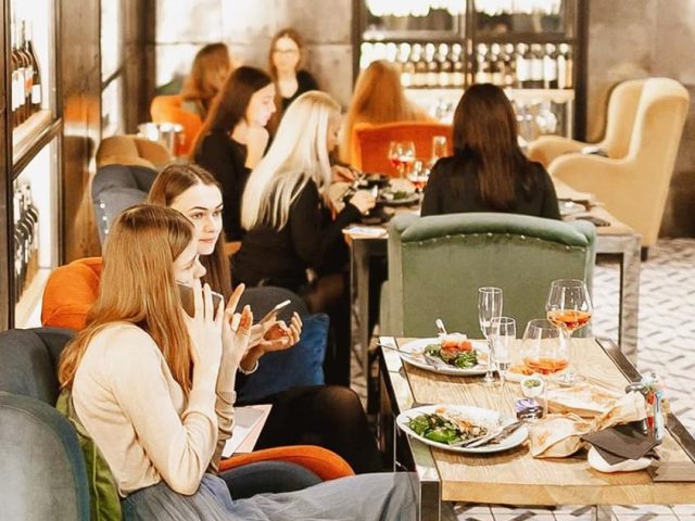 Ресторан Стыдно быть несчастливым | площадь Конституции, 1