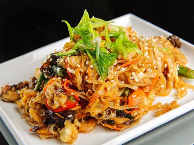 Ресторан Суши Wok | просп. Небесной Сотни, 65
